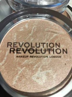 New REVOLUTION HIGHLIGHTER - Festive Allure Illuminates The Complexion - - Image 1 of 4