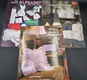Libri modello Candlewicking lotto di 3 vecchi alfabeto inglese regina Anna coloniale - Foto 1 di 15