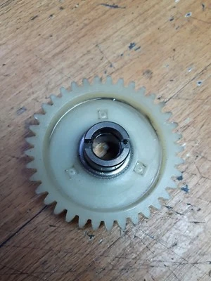 Suzuki DS80 1992 Oil pump gear drive 1978-2004 JR80 PV50 TS50 ZR50 - Image 1 of 3