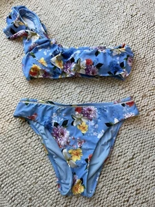 Nanette Lepore hellblau einärmeliger Rüsche Blumenmuster Schwimmbikini neu mit Etikett S - Bild 1 von 6