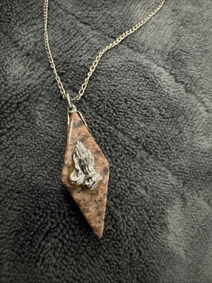 Collar colgante de piedra de jaspe rojo con manos de oración de plata cadena de 18 pulgadas Foto 1 de 4
