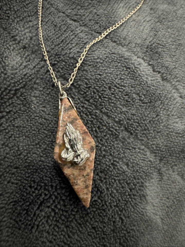 Colar pingente de pedra de jaspe vermelho com prata mãos de oração corrente de 18 polegadas - Imagem 1 de 4