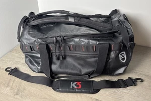 Mochila y bolsa de lona K3 Bravo negra 40 litros resistente a la intemperie convertible con correa - Imagen 1 de 9