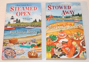 2 Barbara Ross A MAINE CLAMBAKE MYSTERY Serie PB Buch, verstaut gedämpft offen - Bild 1 von 5