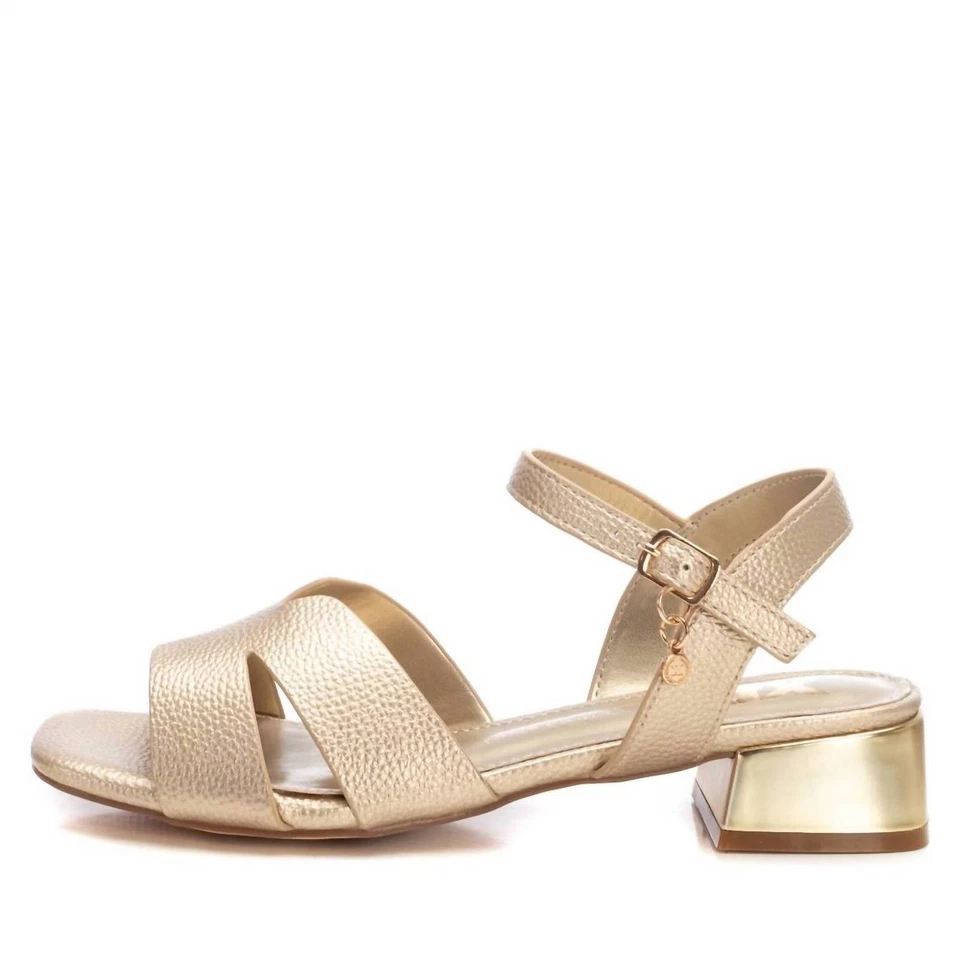 Sandalias informales de tacón doradas Xti para mujer Foto 1 de 1