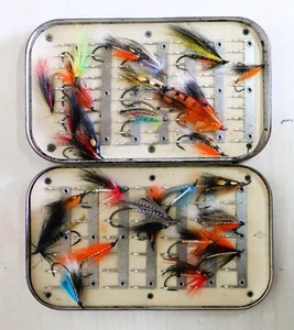 Vintage Salmon Flies in a Vintage Metal Tin Interesting Find - Picture 1 of 10