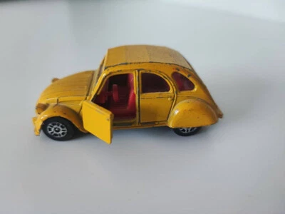 Corgi Citroen 2CV6 Made In GT Britain Gialla - Immagine 1 di 3