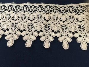 NEW 3 1/4 INCH IVORY PEDAL DESIGN VENICE LACE FABRI TRIM, - Picture 1 of 2