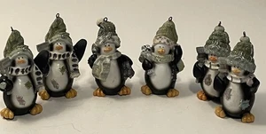 6er Set Pinguine skurriler Weihnachtsschmuck grün Mütze Schal mit Zubehör - Bild 1 von 16