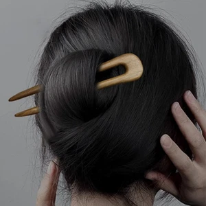 Forcina per capelli in legno di sandalo verde sposa Miss francese a forma di U forchetta spille panini - Foto 1 di 12