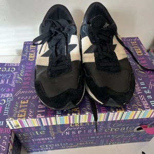 New Balance 237 Damenschuhe US-Größe 8,5 schwarz elfenbeinfarben Turnschuhe WS237BB - Bild 1 von 17