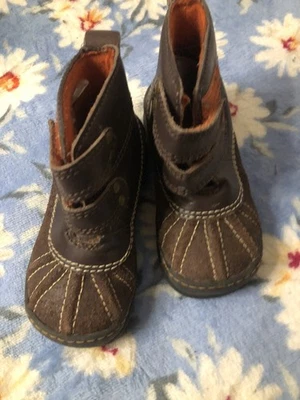 Botas de niño pequeño talla 6 con correas de conexión marrón Foto 1 de 4