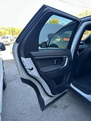 Used Rear Left Door Assembly Rear Side fits: 2017 Land rover Discovery sport Rea — 第 1/4 张图片