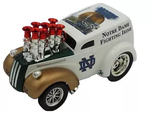Muscle Machines Custom Notre Dame Fighting Irish Anglia Panel Van Football 1:18 - Imagen 1 de 9