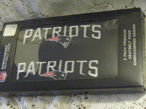 NEW ENGLAND PATRIOTS RED WHITE BLUE SEAT BELT PADS 9" X 2"  NEW Cover