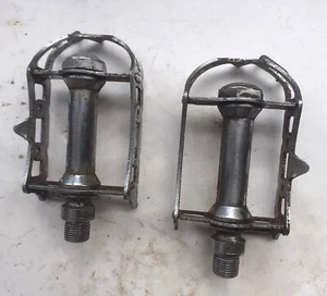 Coppia pedali bici corsa epoca marcati ROTO in acciaio tappi con filetto - Foto 1 di 3