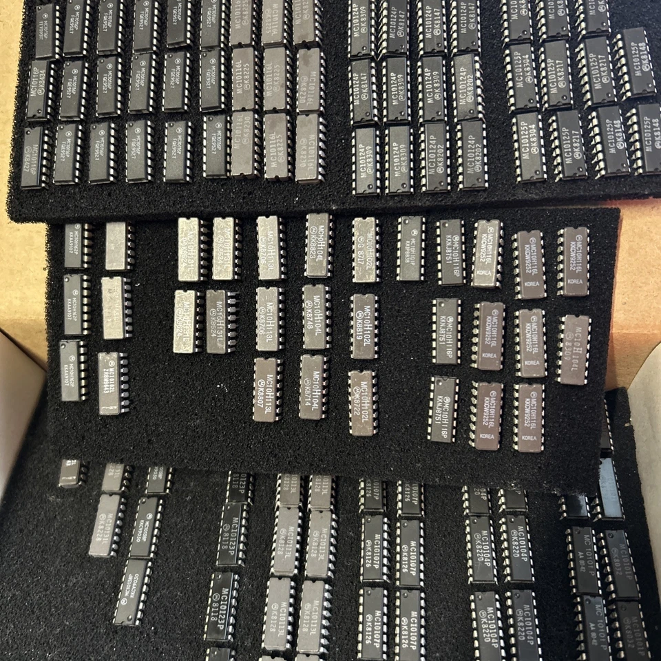 Integrated Circuits Job Lot 145 items - Untested - Image 1 of 1