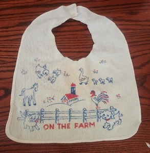 Babero bebé vintage en la granja cocina granero gato perro pollo pato caballo años 70 - Imagen 1 de 6