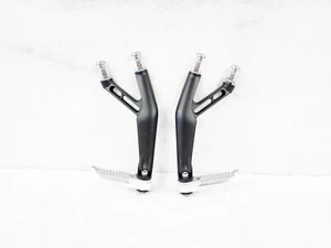 Reposapiés izquierdo derecho Yamaha YZF R1 2021-2025 OEM juego trasero pasajero clavijas - Imagen 1 de 10