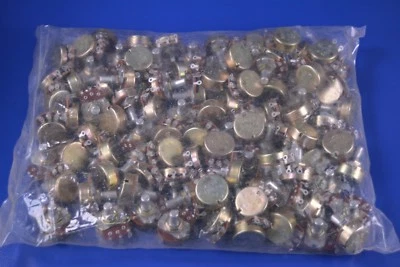 100 resistencias/potenciómetros variables Alpha Inc. 50 kilohmios RV24A-10-15R1-B54 Foto 1 de 4