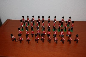 Vintage Britains Grenadier Guards Figures LARGE SET of 38 Soldiers EXCELLENT - Picture 1 of 13
