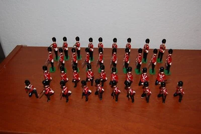 Figuras de guardias de granaderos británicos de colección GRAN JUEGO de 38 soldados EXCELENTE Foto 1 de 4