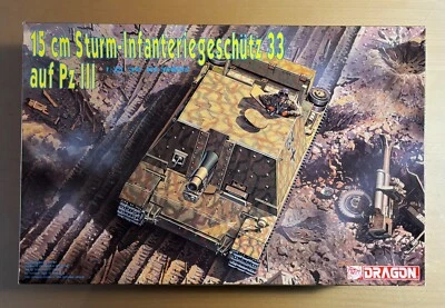 DRAGON 6042 - 15 cm STURM-INFANTERIEGESCHUTZ 33 AUF Pz III - 1/35 PLASTIC KIT - Immagine 1 di 4