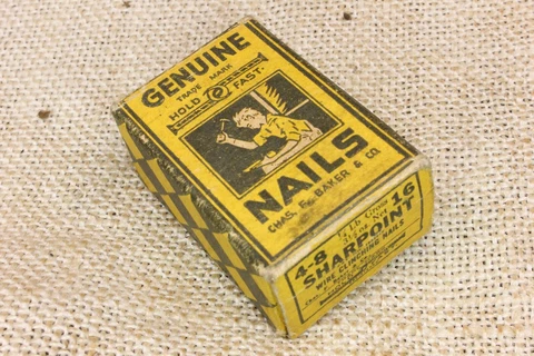 1/2” old Sharpoint Shoe 25 NAILS 1/8” round Flat headed vintage in YELLOW BOX Cover