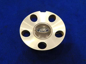 05 06 Ford Mustang OEM Factory 16" Wheel One Center Cap Z25 - Picture 1 of 4