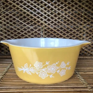 Pyrex 1.5qt Round Casserole Butterfly Gold Yellow Vtg Bake and Serve Bowl 474-B - Picture 1 of 9
