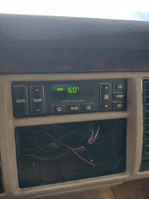 Cadillac Fleetwood Brougham 1994 4 puertas registro de control de clima  Foto 1 de 4