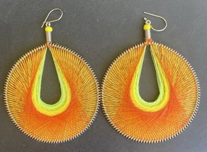 Große runde Ohrringe Seidenfaden grün orange gelb peruanisch Handarbeit Boho 3,5 - Bild 1 von 5