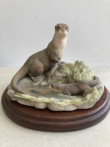 Border Fine Arts:Otter & Cub On Plinth Figure,Ornament,1987,SWW1 - Picture 1 of 10