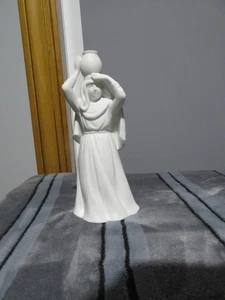 AVON WHITE NATIVITY WOMAN WITH WATER JAR NIB - Picture 1 of 8