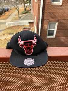 NBA Chicago Bulls Madera Dura Clásica 1 Tono Snapback Gorra Negra Mitchell & Ness - Imagen 1 de 4