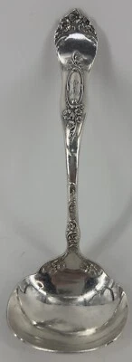 Cucharón de salsa de placa de plata Rogers 1881 con monograma K ornamentado Foto 1 de 4