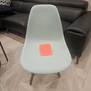 Herman Miller Eames Molded Plastic Side Chair Dowel Base 1 Chair New W/BOX - Picture 1 of 6