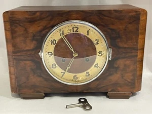 Orologio vintage Art Decò carillon tedesco in legno con chiave - Foto 1 di 9