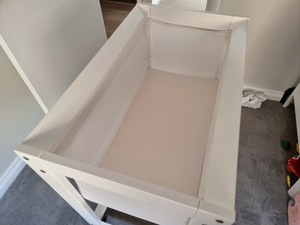 boori waratah bassinet