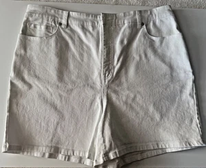 Style & Co. Women's Size 16 White shorts Comfort - Picture 1 of 8