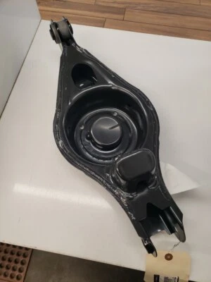 Brazo de control inferior trasero izquierdo Mazda 6 2009-2013 GS3L28350B nuevo fabricante de equipos originales  Foto 1 de 4