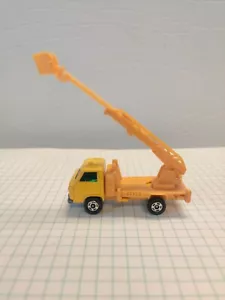 Tomica 1:68 Scale Nissan Caball Cherry Picker Truck - Picture 1 of 9