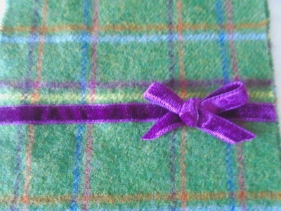 JOHNSTONS 6x64 100% LAMBSWOOL Green Checker Plaids Girls Scarf Made in Scotland! - Image 1 of 4