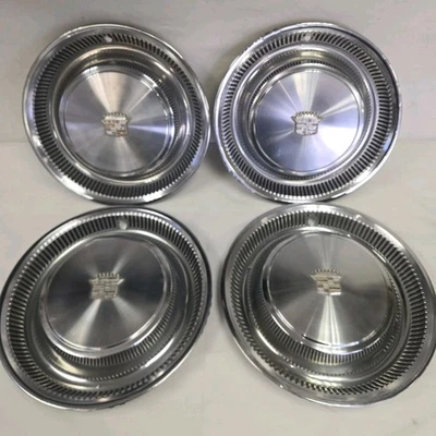 Cadillac Deville Fleetwood Calais 1974-76 tapacubos de acero inoxidable de 15 pulgadas OEM GM Foto 1 de 4