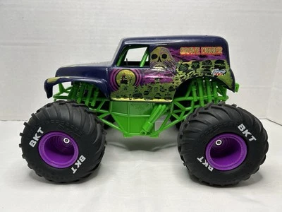 Monster Jam Grave Digger RC Truck BKT Tires No Remote - Image 1 of 4