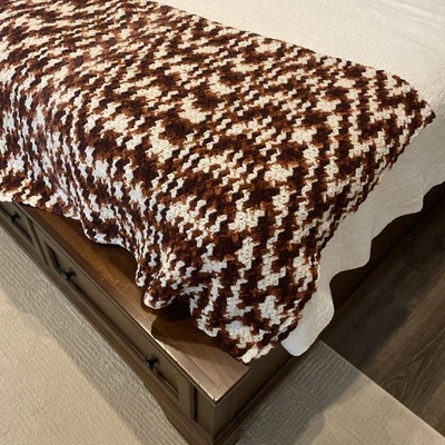 Hecho a mano ganchillo afgano tiro otoño colores marrón crema MCM vintage 50”x60”  Foto 1 de 4