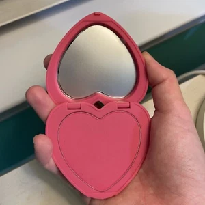 NEU UND VERPACKT ColourPop herzförmiger gepresster Puder Rouge Text Me - Bild 1 von 6