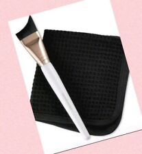 bareMinerals Skinsorials Mask Essentials Application Brush and Cloth