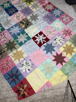 Vintage 1930s–50s Feedsack Star Quilt 68x82 – Shabby Cutter Scrap READ Cottage - Image 1 of 4