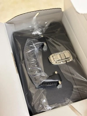 Caja de Maquillaje Premium Shu Uemura One Piece Collection Fearless Crew Negra Foto 1 de 4